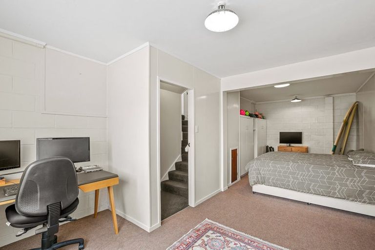 Photo of property in 3 La Salle Drive, Westown, New Plymouth, 4310