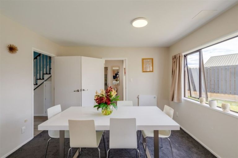 Photo of property in 77 Dunedin Street, Redwood, Christchurch, 8051