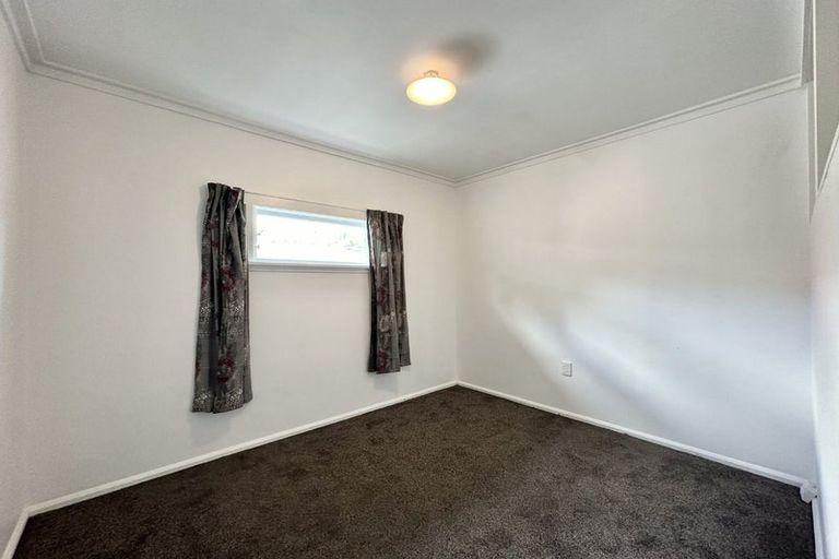 Photo of property in 396 Stokes Valley Road, Stokes Valley, Lower Hutt, 5019