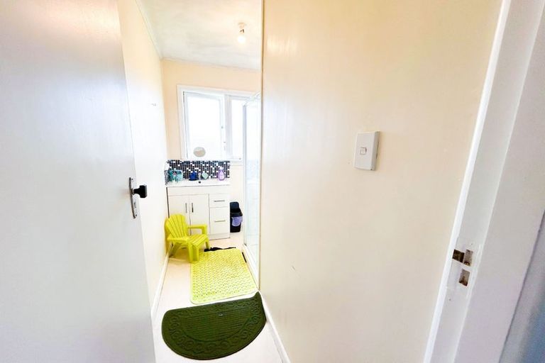 Photo of property in 52 Hutchinson Avenue, New Lynn, Auckland, 0600