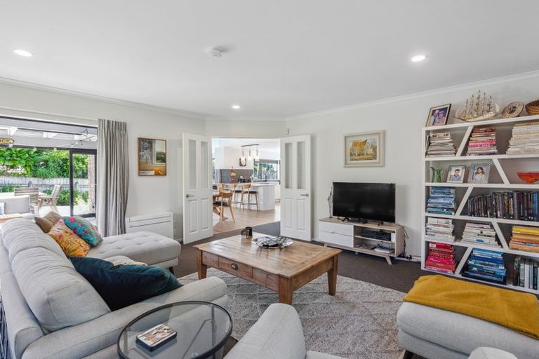 Photo of property in 41 Quadrant Heights, Paraparaumu, 5032