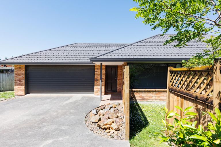 Photo of property in 9 Alpine Grove, Kelvin Grove, Palmerston North, 4414