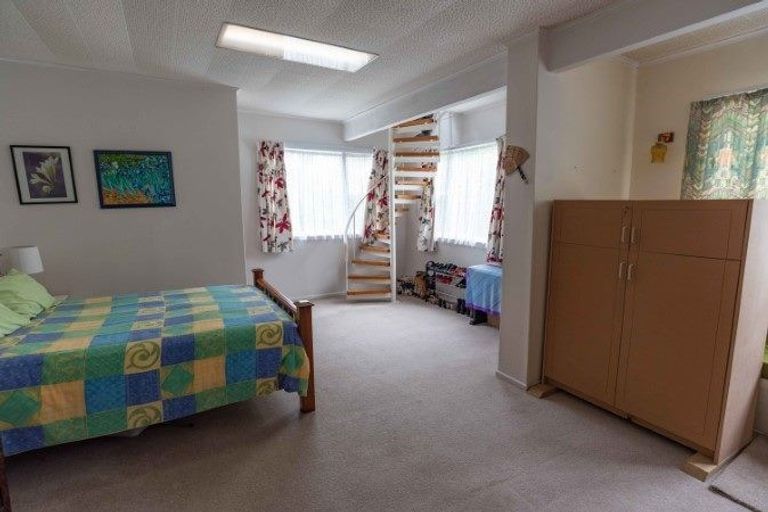 Photo of property in 2 Braemar Terrace, Johnsonville, Wellington, 6037