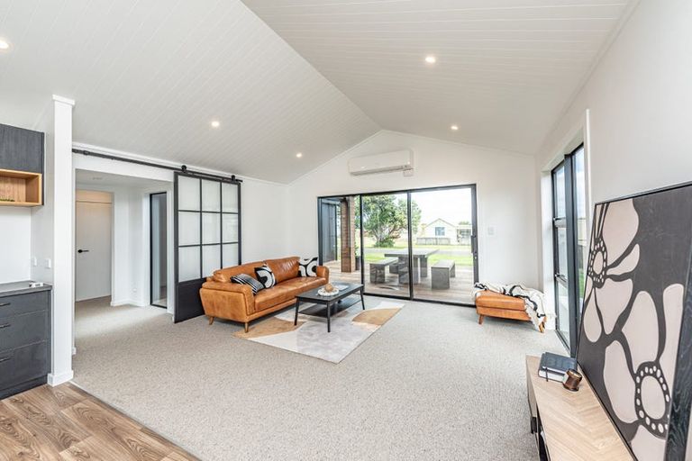 Photo of property in 16 Coleman Avenue, Waverley, 4591