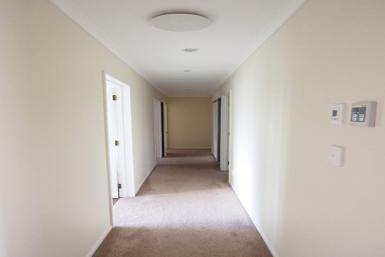 Photo of property in 9 Graven Court, Henderson, Auckland, 0612