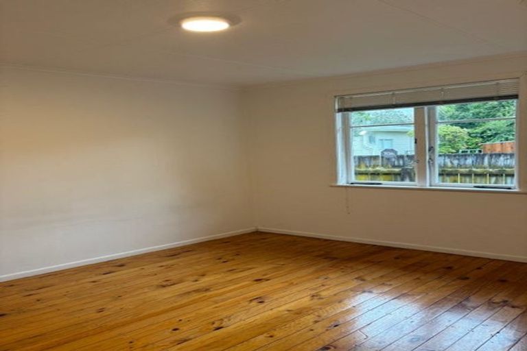 Photo of property in 3/42 Lincoln Road, Henderson, Auckland, 0610