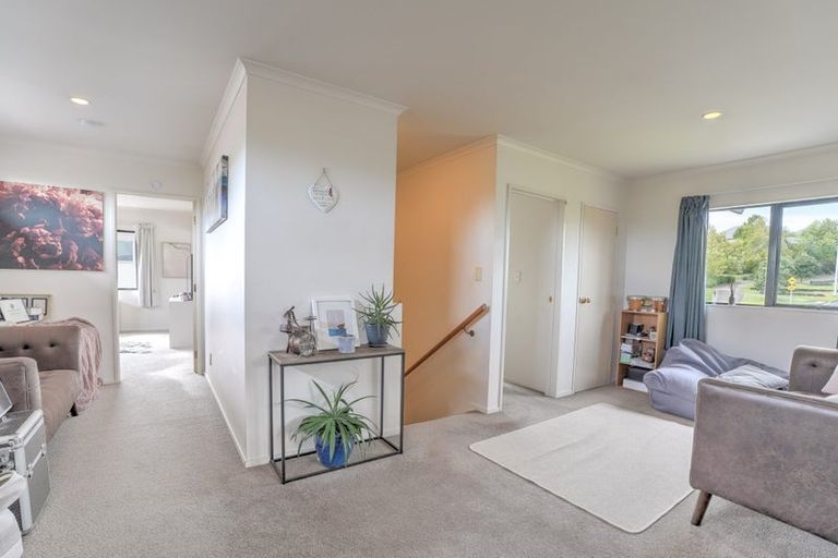 Photo of property in 23 Medallion Drive, Oteha, Auckland, 0632