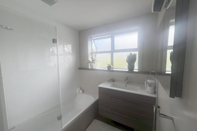 Photo of property in 12 Mangaroa Hill Road, Maoribank, Upper Hutt, 5018