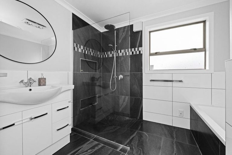 Photo of property in 3 Memorial Park Avenue, Haumoana, 4102