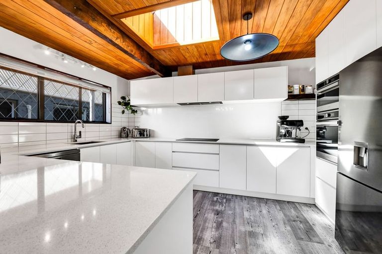 Photo of property in 76a Paynters Avenue, Strandon, New Plymouth, 4312