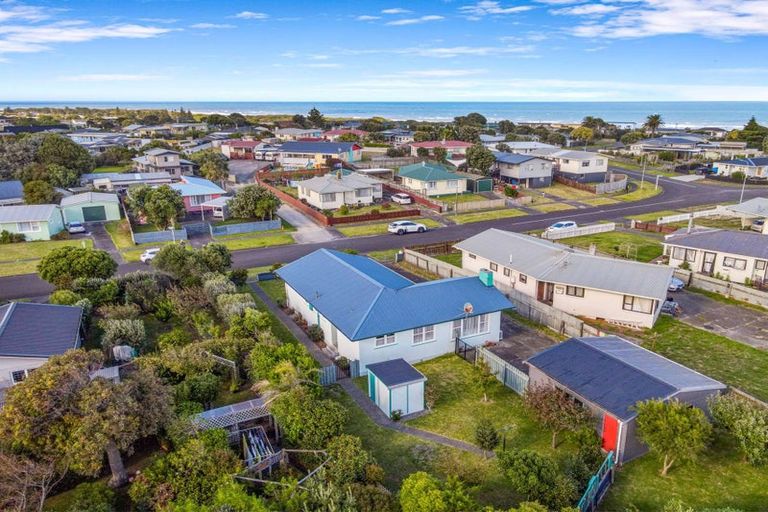 Photo of property in 25 Tainui Street, Castlecliff, Whanganui, 4501