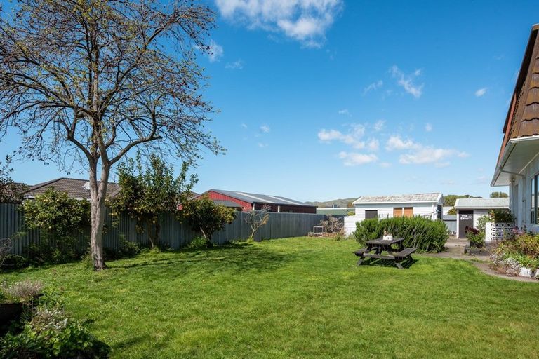 Photo of property in 11 Holdaway Street, Riversdale, Blenheim, 7201