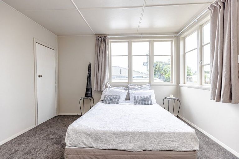 Photo of property in 1 Kotuku Street, Castlecliff, Whanganui, 4501