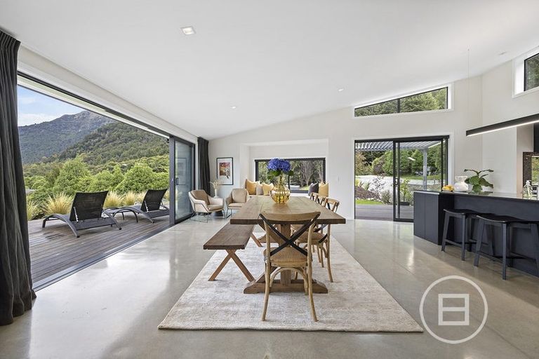 Photo of property in 18 Lookout Drive, Mount Creighton, Queenstown, 9371