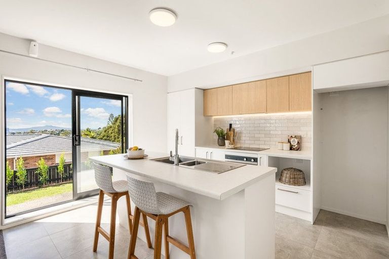 Photo of property in 15 Mcdowell Crescent, Hillcrest, Auckland, 0627