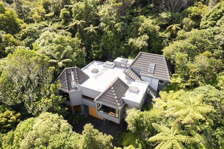 Photo of property in 17 Dillon Street, Lowry Bay, Lower Hutt, 5013