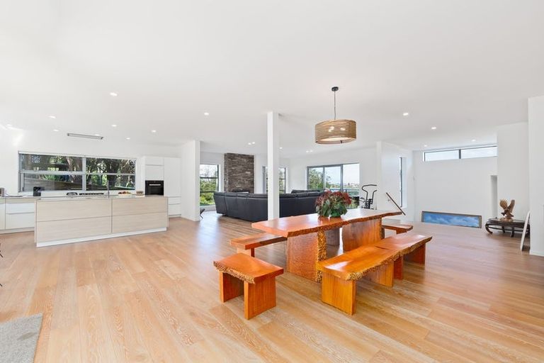 Photo of property in 42 Merewhira Road, Paremoremo, Albany, 0793