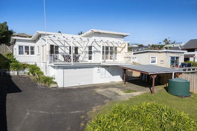Photo of property in 43 Surf Road, Stanmore Bay, Whangaparaoa, 0932