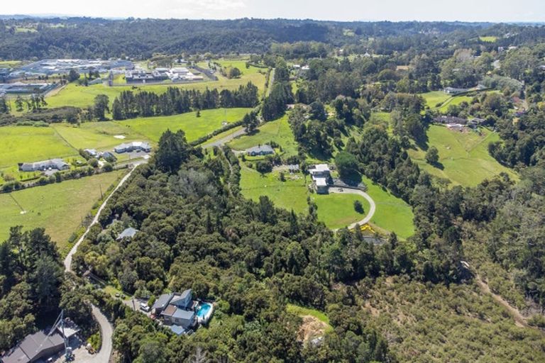 Photo of property in 42 Merewhira Road, Paremoremo, Albany, 0793