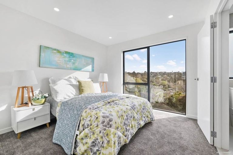 Photo of property in 3/28 Ludlow Terrace, Totara Vale, Auckland, 0627