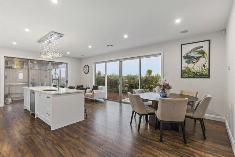 Photo of property in 33 Te Oneroa Way, Long Bay, Auckland, 0630