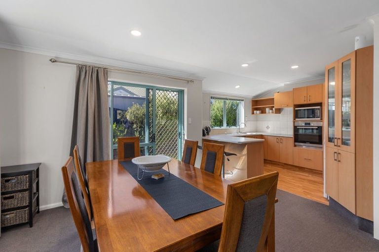 Photo of property in 122 Dalton Drive, Papamoa Beach, Papamoa, 3118