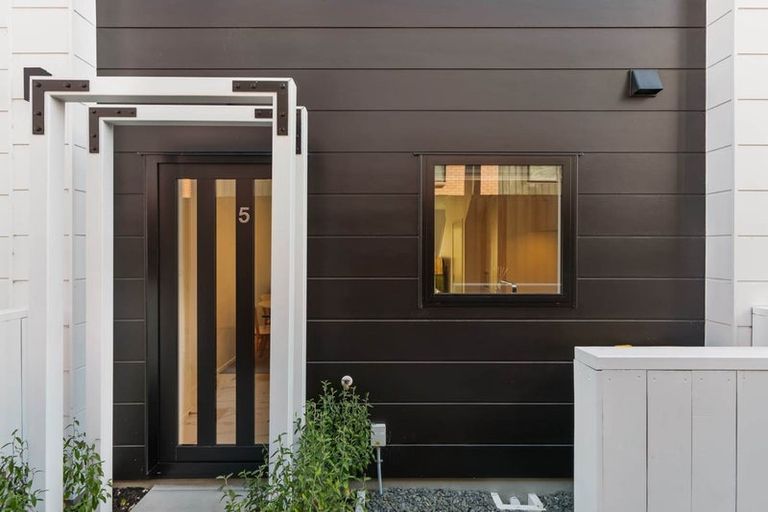 Photo of property in 5/21 Karamu Street, Te Atatu Peninsula, Auckland, 0610