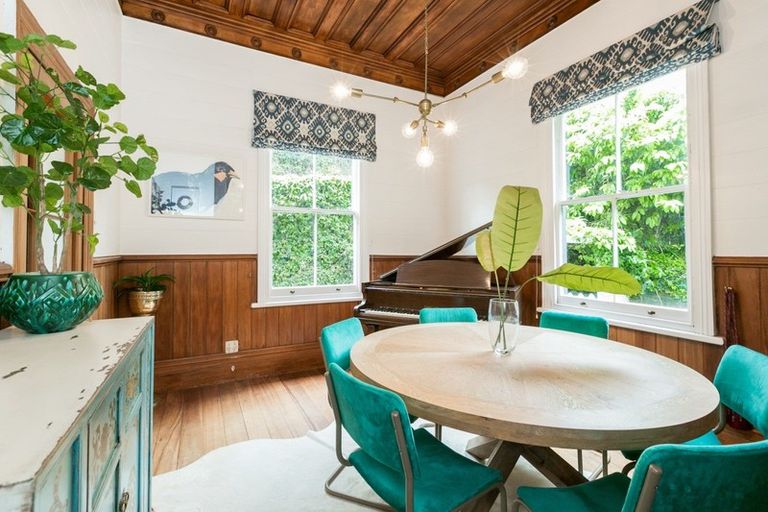 Photo of property in 8 Burke Street, Hospital Hill, Napier, 4110