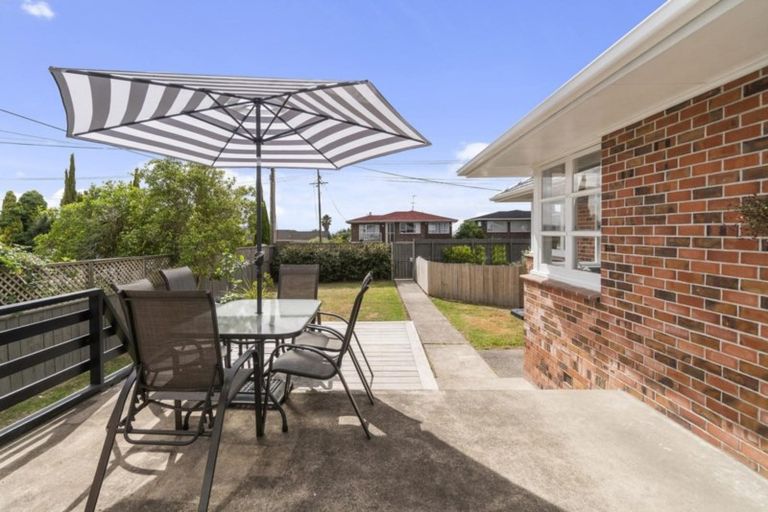 Photo of property in 46a Te Atatu Road, Te Atatu South, Auckland, 0610