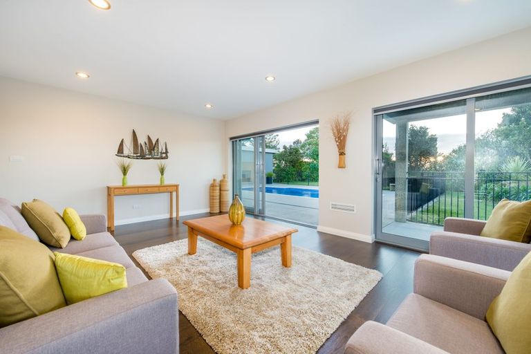 Photo of property in 201 Whangaparaoa Road, Red Beach, 0932