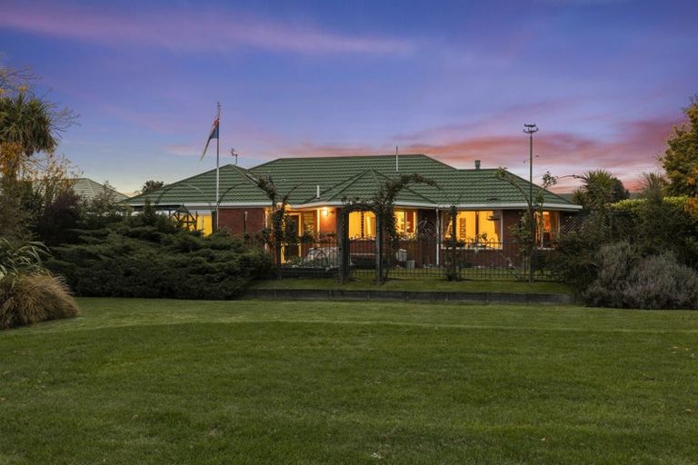 Photo of property in 36 Farnswood Place, Redwood, Christchurch, 8051