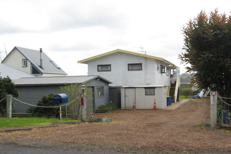 Photo of property in 26 The Terrace, Herald Island, Auckland, 0618