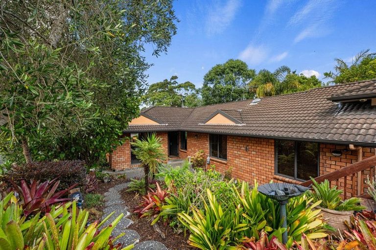 Photo of property in 59a Lonely Road, Fairview Heights, Auckland, 0632