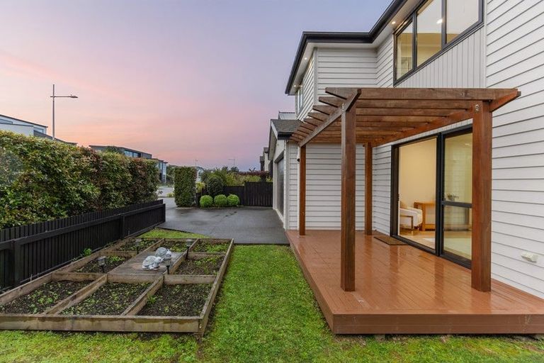 Photo of property in 21 Tawatawa Street, Long Bay, Auckland, 0630