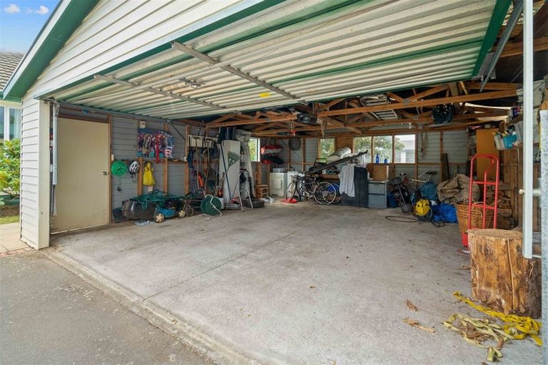 Photo of property in 51 Winters Road, Redwood, Christchurch, 8051