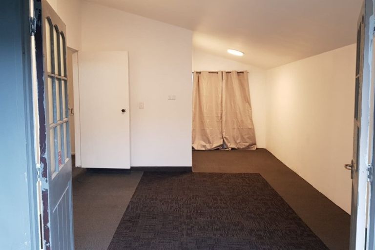 Photo of property in 16 Albert Road, Kelston, Auckland, 0602