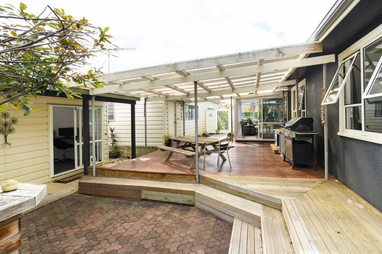 Photo of property in 1112 Rangiotu Road, Rangiotu, Palmerston North, 4477