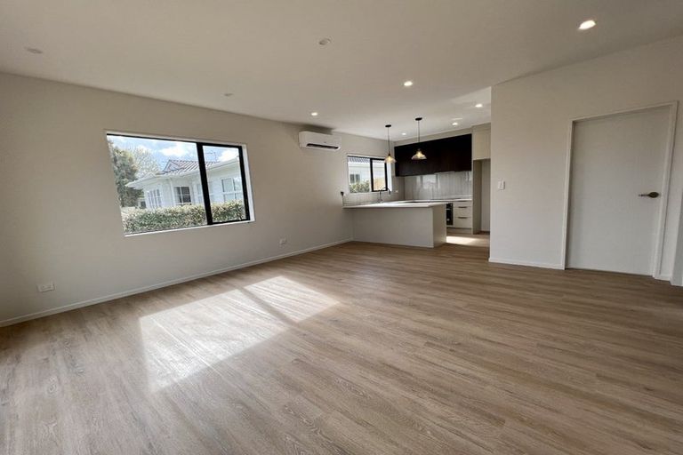 Photo of property in 7a Tupaki Place, Pakuranga Heights, Auckland, 2010