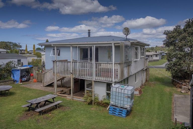 Photo of property in 3 Daphne Road, Tairua, 3508