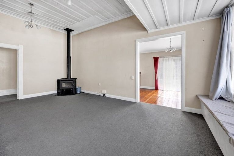 Photo of property in 15 Weld Street, Normanby, Hawera, 4614