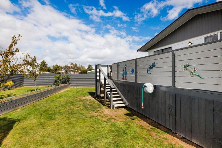 Photo of property in 16 Dunk Place, Milson, Palmerston North, 4414