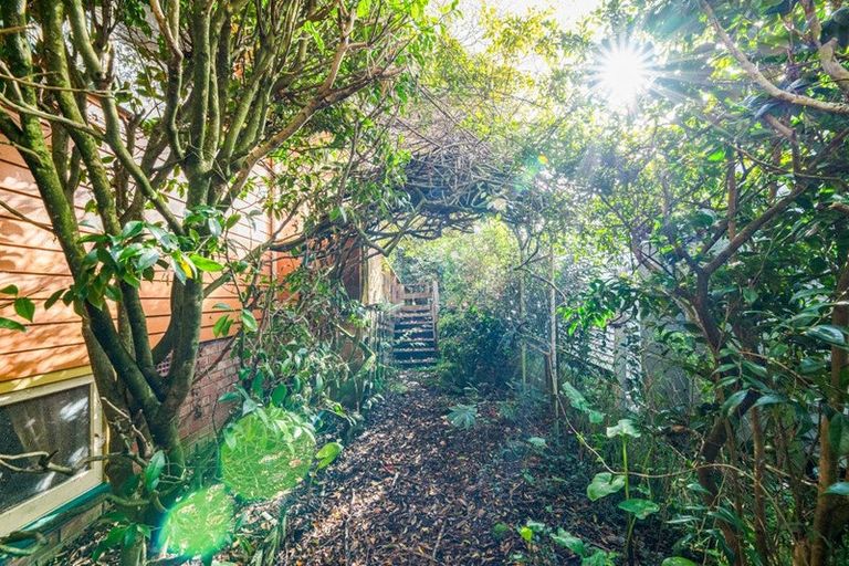 Photo of property in 98 Wharf Road, Te Atatu Peninsula, Auckland, 0610