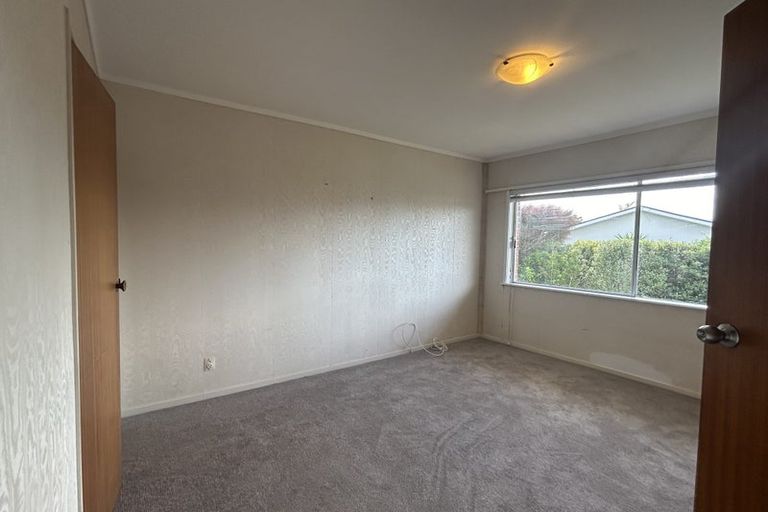 Photo of property in 2/26 James Evans Drive, Northcote, Auckland, 0627