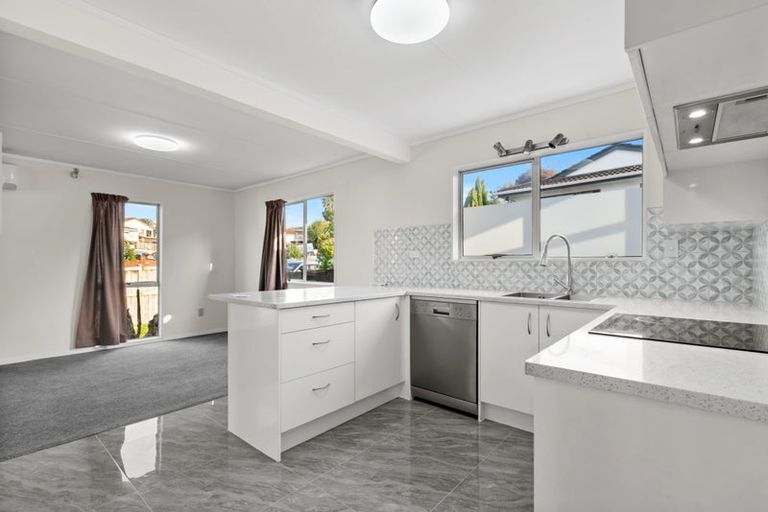 Photo of property in 23 Everglade Drive, Goodwood Heights, Auckland, 2105