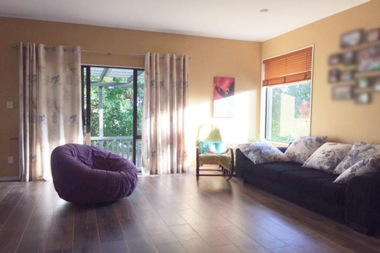 Photo of property in 1 Altair Place, Windsor Park, Auckland, 0632