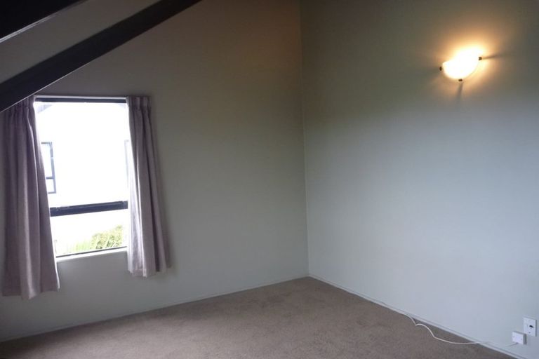 Photo of property in 4/64a Birkdale Road, Birkdale, Auckland, 0626