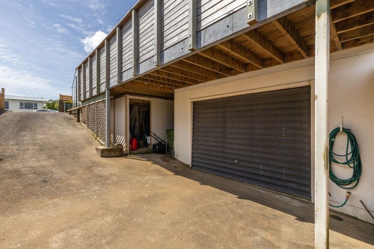 Photo of property in 17 Longview Drive, Merrilands, New Plymouth, 4312