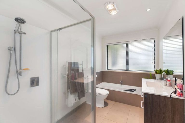 Photo of property in 2 Bayview Drive, Waiuku, 2123