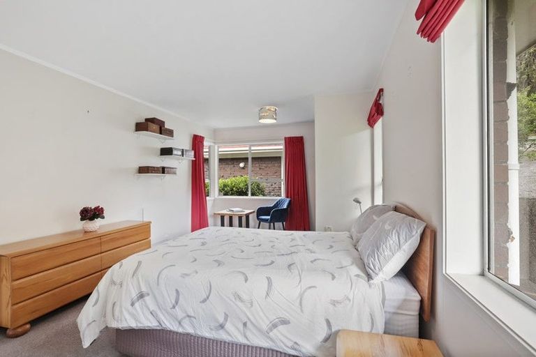 Photo of property in 267 Forest Hill Road, Waiatarua, Auckland, 0612