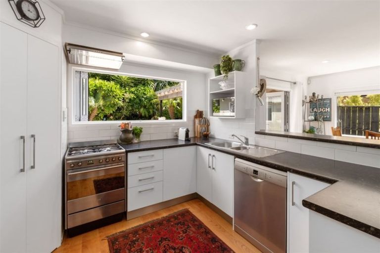 Photo of property in 20 Penguin Drive, Murrays Bay, Auckland, 0630